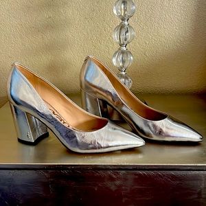 Silver pumps